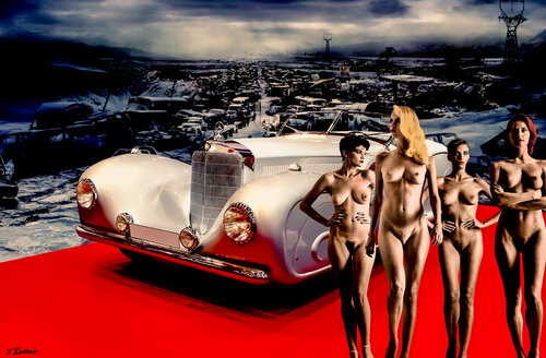 The car that survived it all par Thomas Dellert, Photographie en vente sur Singulart
