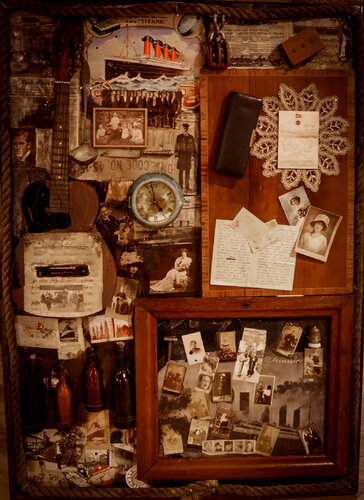 TITANIC  Collage on wood  with Titanic related objects  made before 1912 van Thomas Dellert, Andere media te koop op Singulart