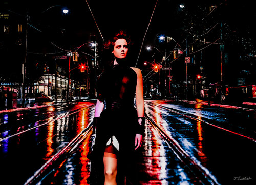 Lady of the Neon Night van Thomas Dellert, Fotografie te koop op Singulart