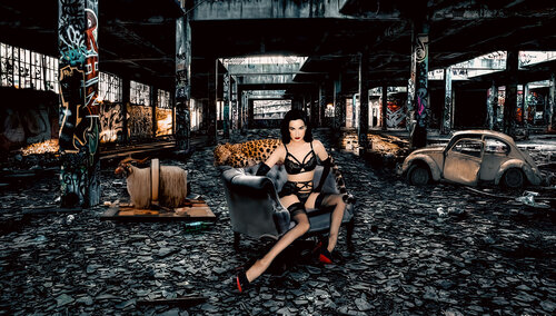 Dita in the Berlin Factory di Thomas Dellert, Fotografia in vendita su Singulart