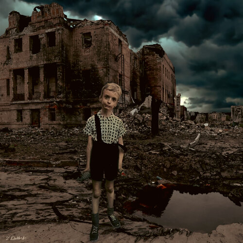 Enough is Enough          photomontage after a photograph by Diane Arbus di Thomas Dellert, Fotografia in vendita su Singulart