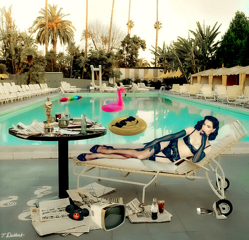 The Burlesque Queen Dita resting by the Pool at the Beverly Hills Hotel LA.  Only 3 will ever be produced di Thomas Dellert, Fotografia in vendita su Singulart