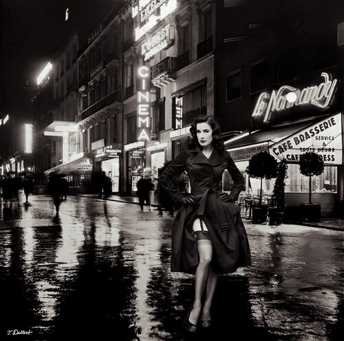 Dita et la nuit Parisienne par Thomas Dellert, Photographie en vente sur Singulart