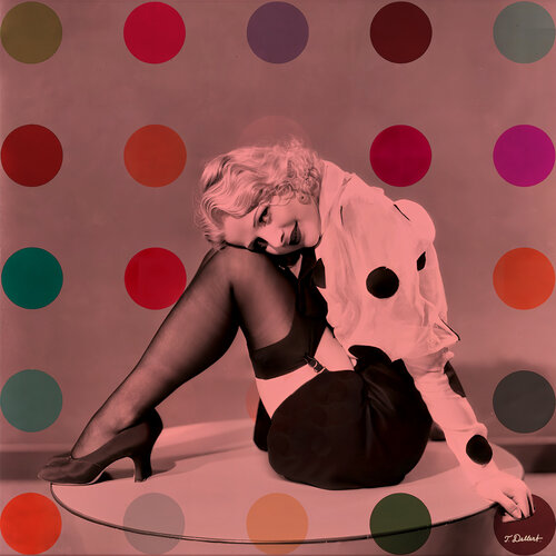 Gold Diggers Pink Version  with Dots   ( Pricks in Swedish ) par Thomas Dellert, Photographie en vente sur Singulart