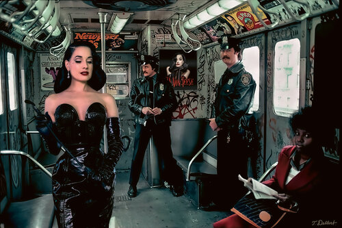 DITA in the Manhattan Subway par Thomas Dellert, Photographie en vente sur Singulart