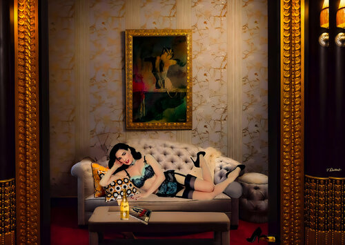 Dita's Golden Champagne Breakfast par Thomas Dellert, Édition en vente sur Singulart