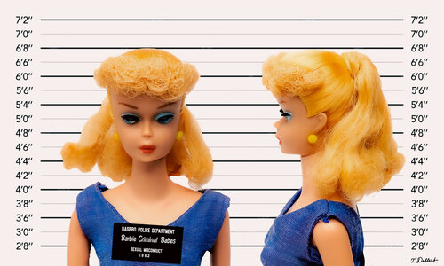 Barbie Mug Shot 1 par Thomas Dellert, Édition en vente sur Singulart