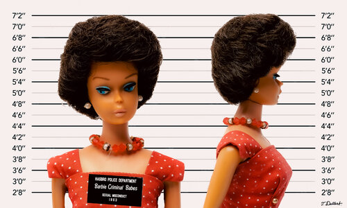 Barbie Mug Shot 2 par Thomas Dellert, Édition en vente sur Singulart