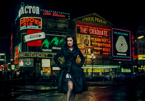 Dita in Piccadilly Circus London 1960's Thomas Dellert
