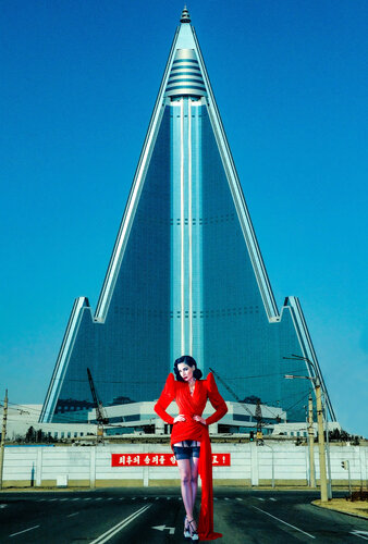 Dita in NON-pjeng par Thomas Dellert, Photographie en vente sur Singulart