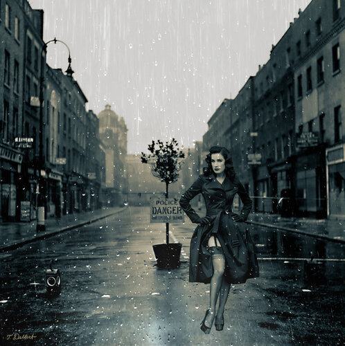 Dita in the London rain 1940s van Thomas Dellert, Fotografie te koop op Singulart