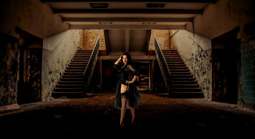 Dita is Waiting for you.... par Thomas Dellert, Photographie en vente sur Singulart