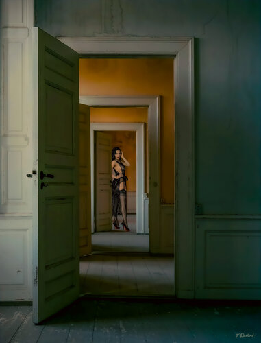 Behind doors de Thomas Dellert, Fotografía a la venta en Singulart