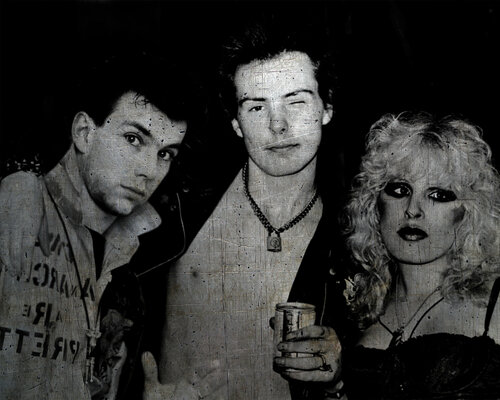 Sid Vicious , Tommy  Dollar  and nancy Spungen  in NY  ( Metal Version ) by Thomas Dellert, 인쇄 for Sale on Singulart