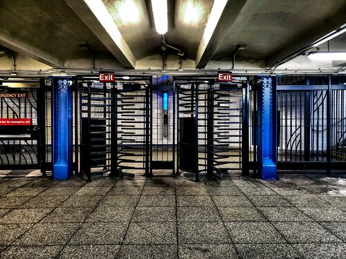 NY Subway Entrence par Thomas Dellert, Photographie en vente sur Singulart