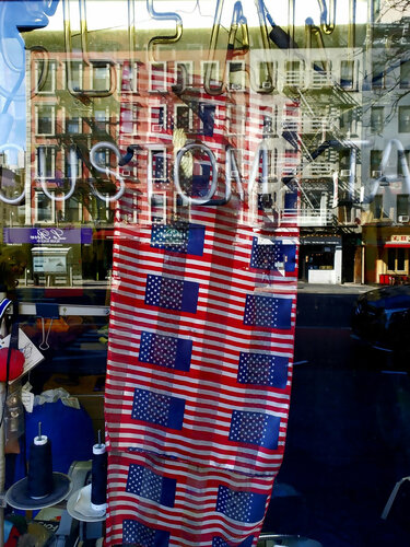 Stars and Stripes Manhattan par Thomas Dellert, Photographie en vente sur Singulart