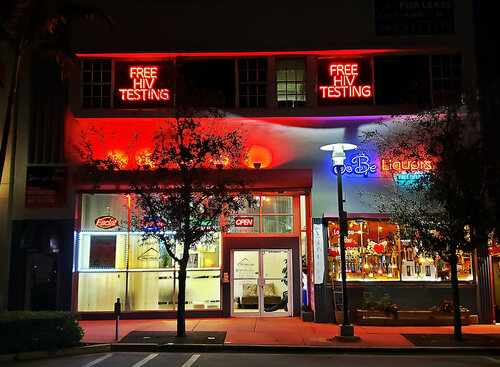 Miami Down Town at night van Thomas Dellert, Fotografie te koop op Singulart