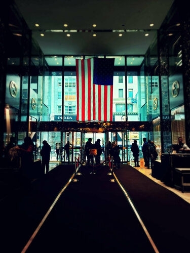 Red White and Blue par Thomas Dellert, Photographie en vente sur Singulart