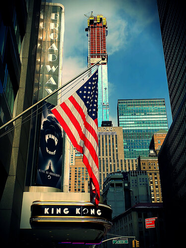 King Kong in Manhattan par Thomas Dellert, Photographie en vente sur Singulart