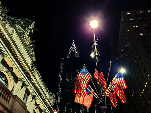 Manhattan  Stars and Stripes par Thomas Dellert, Photographie en vente sur Singulart