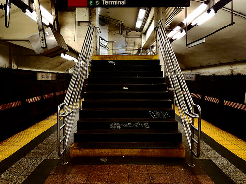 TERMINAL in lockdown par Thomas Dellert, Photographie en vente sur Singulart