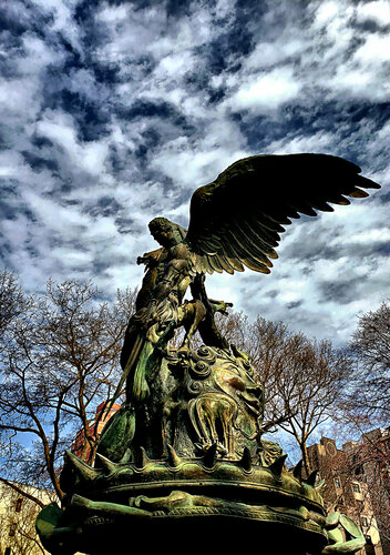 Angel in Manhattan par Thomas Dellert, Photographie en vente sur Singulart