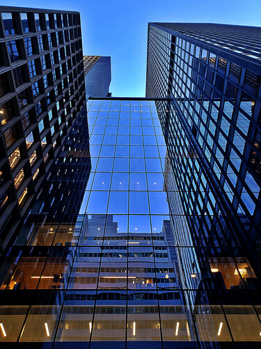 manhattan is Blue and so are You par Thomas Dellert, Photographie en vente sur Singulart
