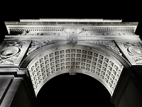 The Arch of Freedom Washington Square par Thomas Dellert, Photographie en vente sur Singulart