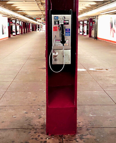 give me a call i feel lonely par Thomas Dellert, Photographie en vente sur Singulart