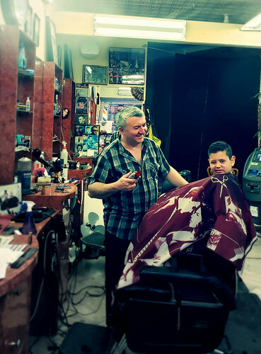 your dad  told me to give you a Crew Cut par Thomas Dellert, Photographie en vente sur Singulart