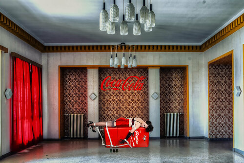 Coke Victim van Thomas Dellert, Fotografie te koop op Singulart