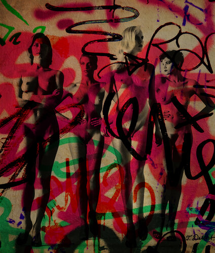 Graffiti Girls.     ( Homage to all brave Graffiti Artists world wide and Helmut Newton ) van Thomas Dellert, Afdruk te koop op Singulart