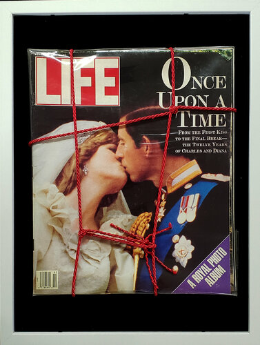 LIFE magazine with Princess Diana 1993 par Thomas Dellert, Autres supports en vente sur Singulart