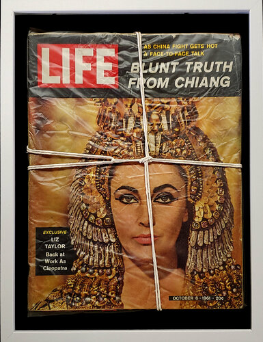LIFE 1961 with Elisabeth Taylor  as Cleopatra on the cover par Thomas Dellert, Autres supports en vente sur Singulart