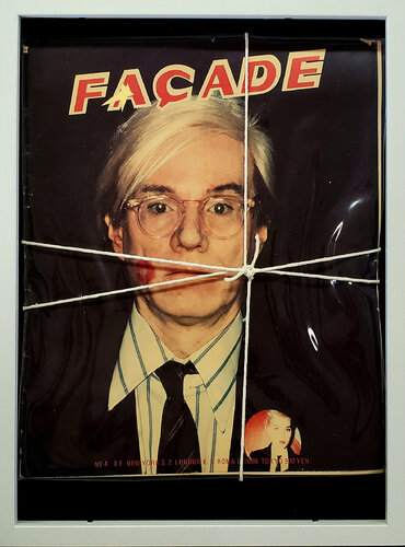 FACADE  Nr 4  with  Andy Warhol on the cover  1982 par Thomas Dellert, Autres supports en vente sur Singulart