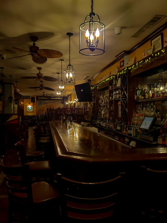 Manhattan BAR. empty Thomas Dellert