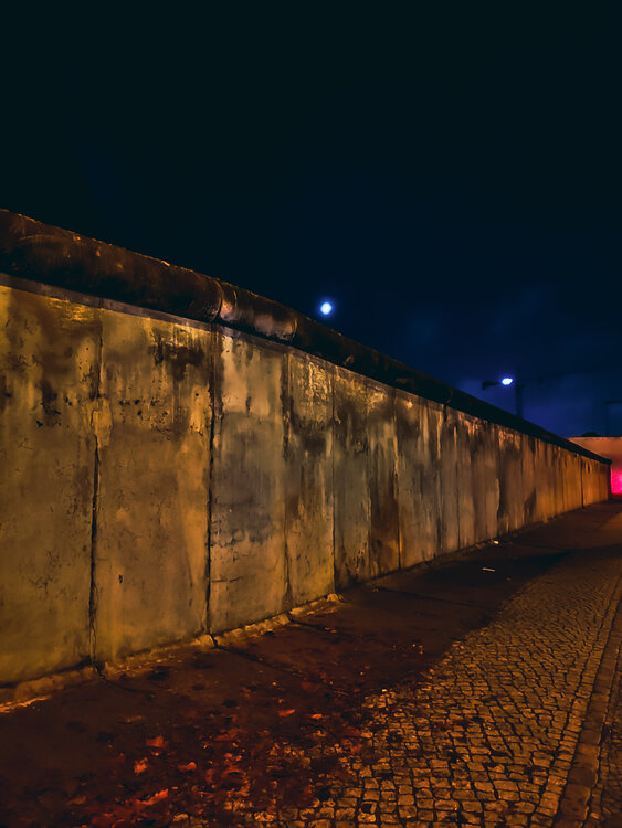Moonlight on the Berlin Wall Thomas Dellert