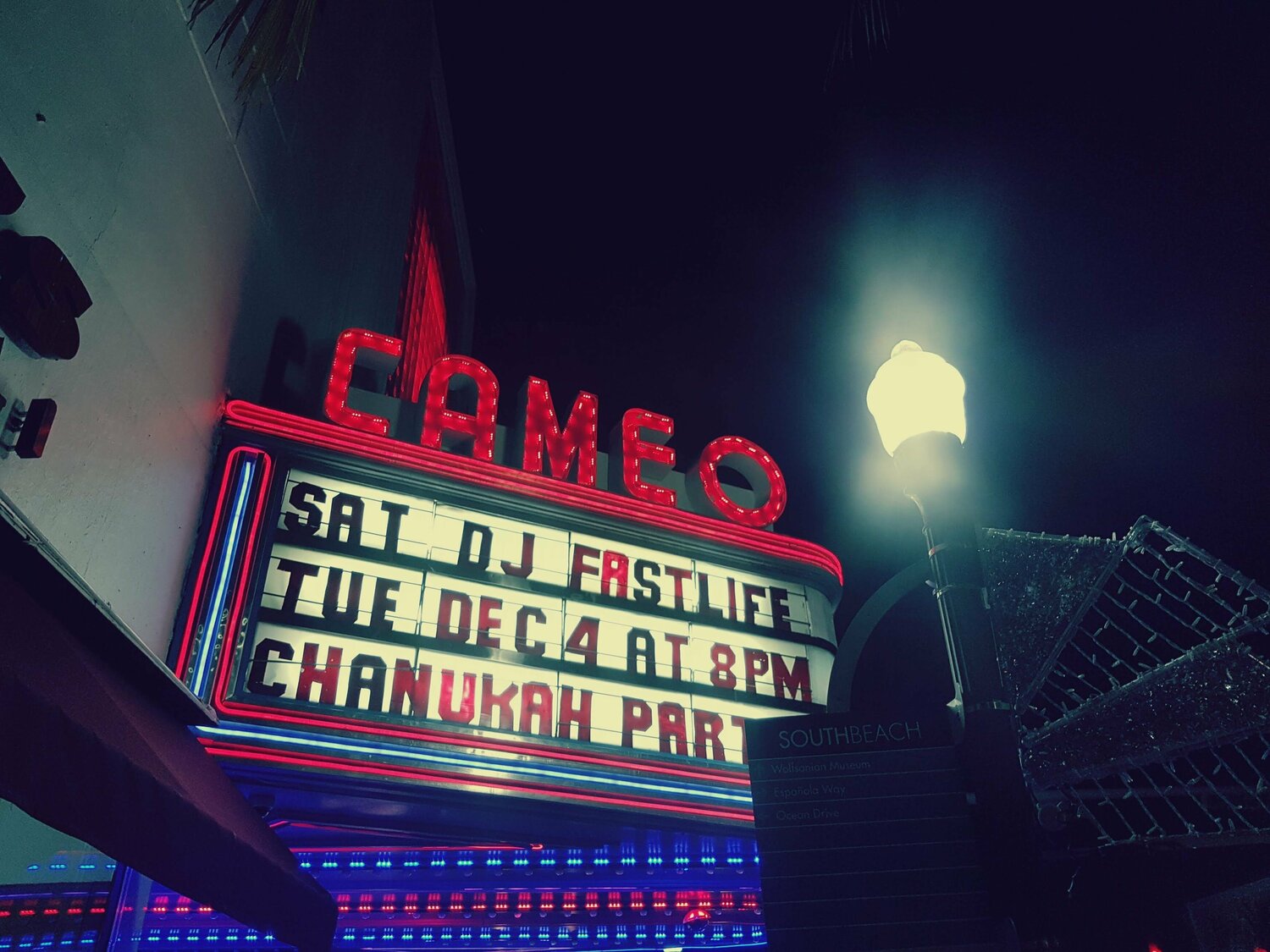 MIAMI CINEMA NIGHT.    ( Party Time in a light-box ) Thomas Dellert