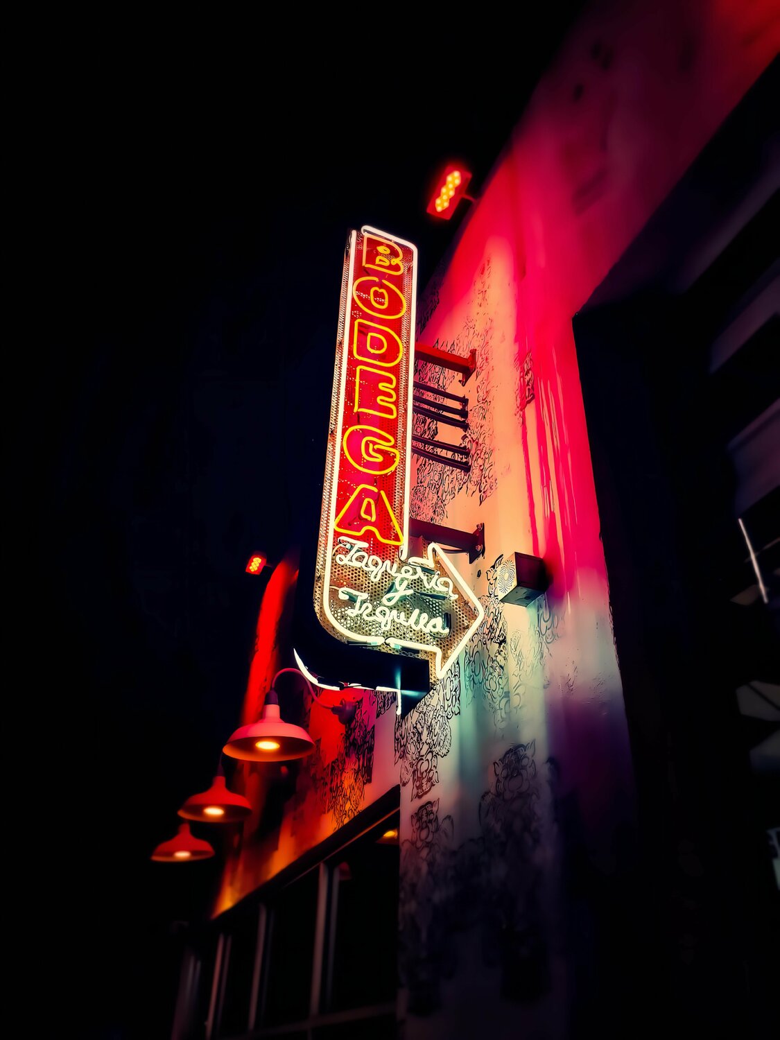 Neon BODEGA. Omaha  Nebraska. Original Photo T Dellert Thomas Dellert Fotografie zu verkaufen