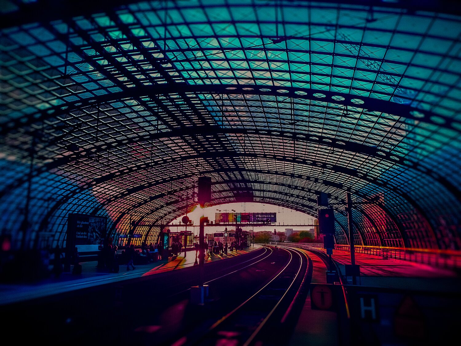 S-Bahnhof Fredrichstraße im Sonnenuntergang Thomas Dellert Fotografia in vendita
