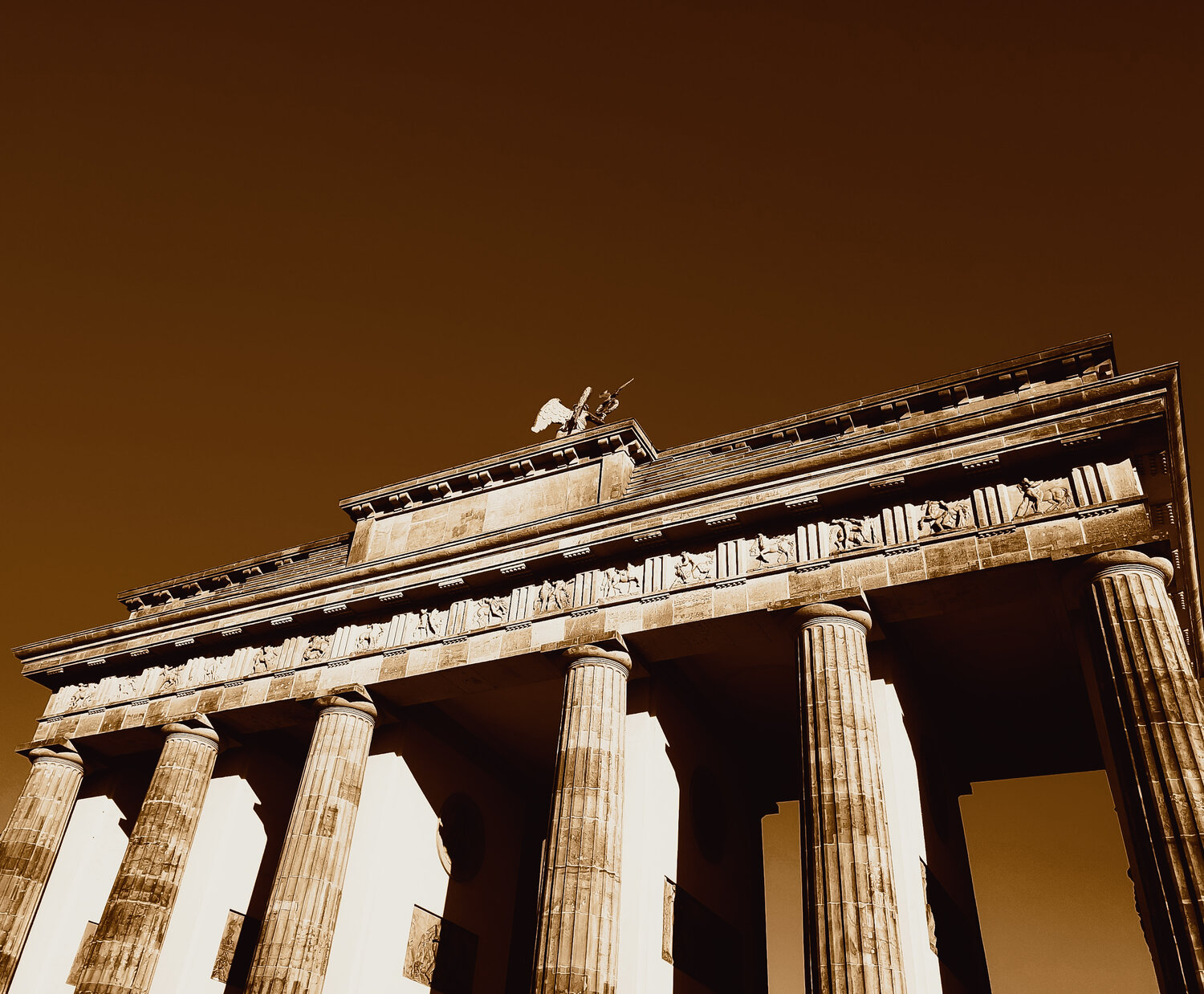 An Angel on the Brandenburger Gate Thomas Dellert