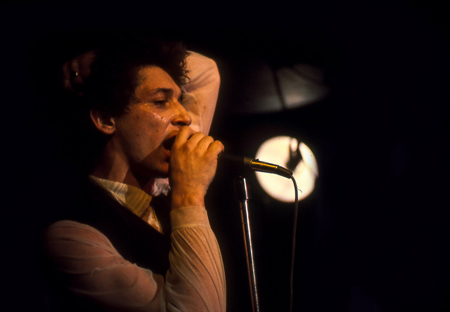 Johnny Thunders live in London  1977  Photo by Tommy Dollar Thomas Dellert Fotografie zu verkaufen
