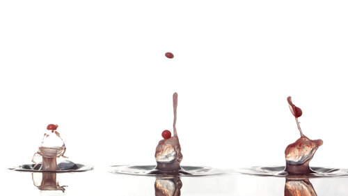 Triple Impact di Viktoria Farkas, Fotografia in vendita su Singulart