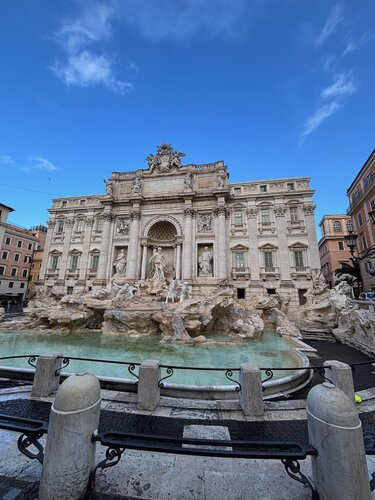 The Trevi Fountain - Rome, Italy by Emmanuella Maeba, 사진 for Sale on Singulart