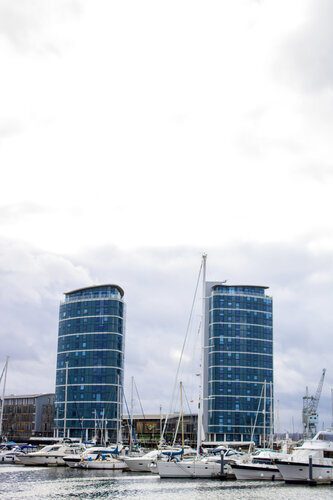 Dockside River Views von Emmanuella Maeba, Fotografie kaufen auf Singulart