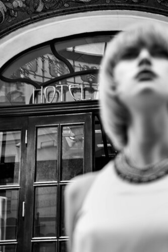 Czech the Woman – Fine Art Fashion Photography from Prague | Femininity & Elegance Portrait Series van Hikmat Wehbi, Fotografie te koop op Singulart