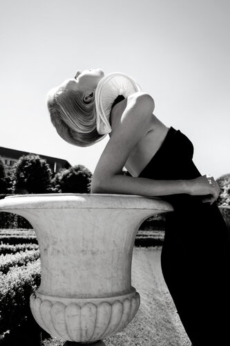 Czech the Woman – Fine Art Fashion Photography from Prague | Femininity & Elegance Portrait Series van Hikmat Wehbi, Fotografie te koop op Singulart