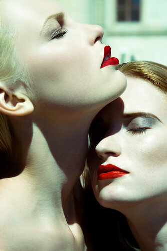 Czech the Woman – Fine Art Fashion Photography from Prague | Femininity & Elegance Portrait Series van Hikmat Wehbi, Fotografie te koop op Singulart