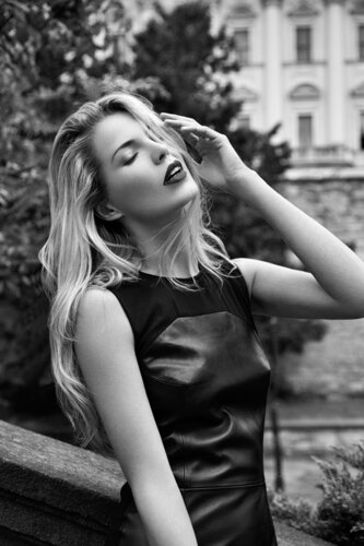 Czech the Woman – Fine Art Fashion Photography from Prague | Femininity & Elegance Portrait Series van Hikmat Wehbi, Fotografie te koop op Singulart