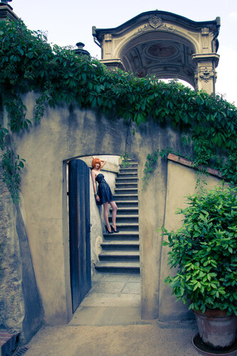 Czech the Woman – Fine Art Fashion Photography from Prague | Femininity & Elegance Portrait Series by Hikmat Wehbi, 写真 for Sale on Singulart